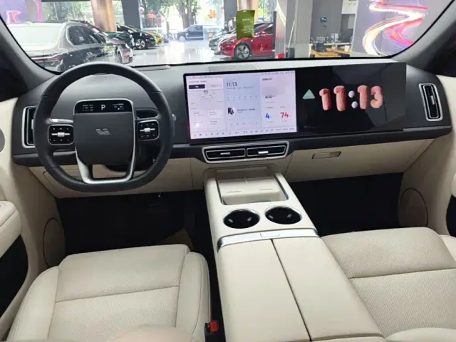Li Auto L7 — Фото автомобиля 9