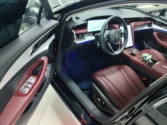 Hongqi H5 — Фото автомобиля 15