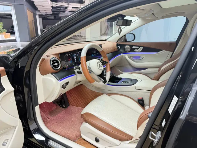 Mercedes-Benz E-Class — Фото автомобиля 12