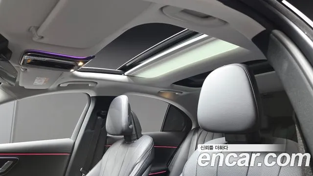 Mercedes-Benz E-Class — Фото автомобиля 25