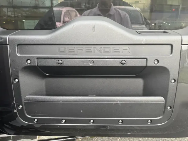 Land Rover Defender — Фото автомобиля 13