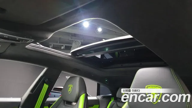 Lamborghini Urus — Фото автомобиля 12