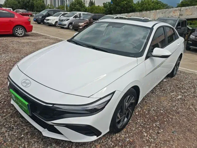 Фотография автомобиля — Hyundai Elantra