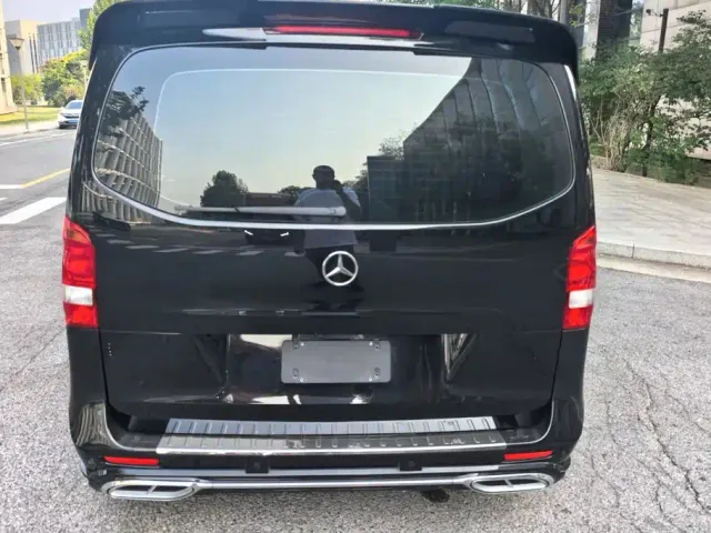 Mercedes-Benz Vito 2024 2.0T Business 7-Seater — Фото автомобиля 4