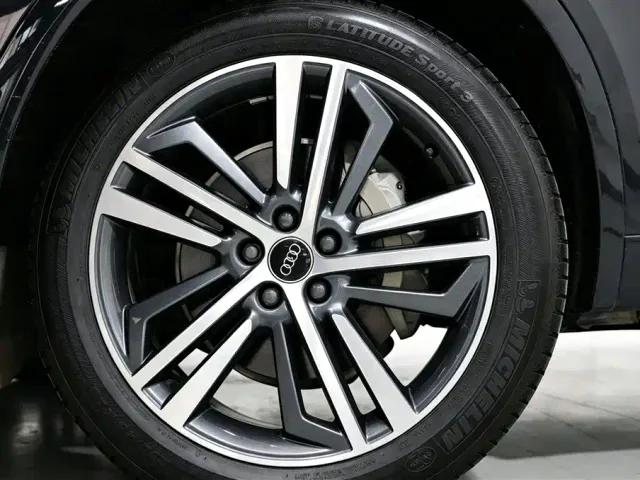 Audi Q5L — Фото автомобиля 21