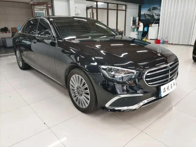 Mercedes-Benz E-Class — Фото автомобиля 3