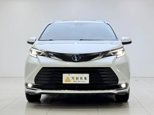 Toyota Sienna — Фото автомобиля 2
