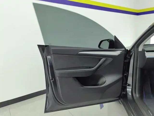 Tesla Model Y — Фото автомобиля 7