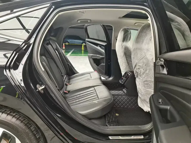 Volkswagen Passat — Фото автомобиля 14