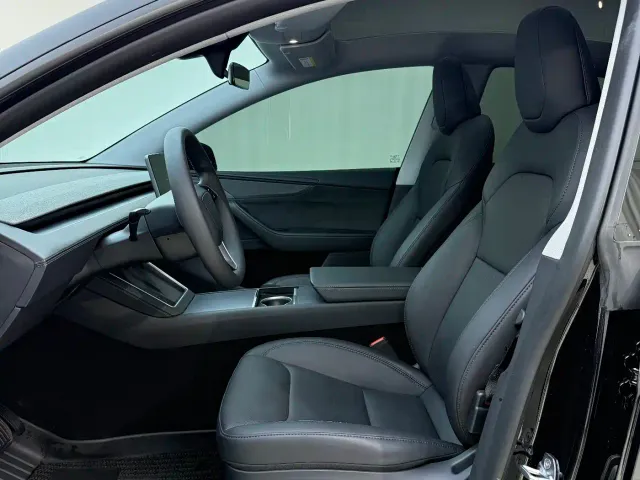 Tesla Model Y — Фото автомобиля 5