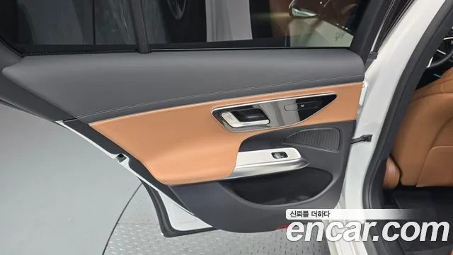 Mercedes-Benz E-Class — Фото автомобиля 23