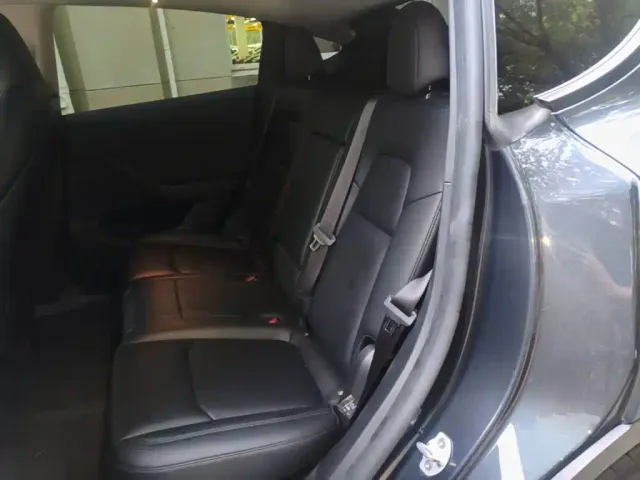 Tesla Model Y 2024 Rear-Wheel Drive Version — Фото автомобиля 16