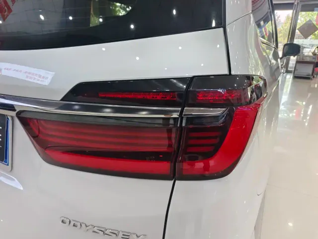 Honda Odyssey — Фото автомобиля 12