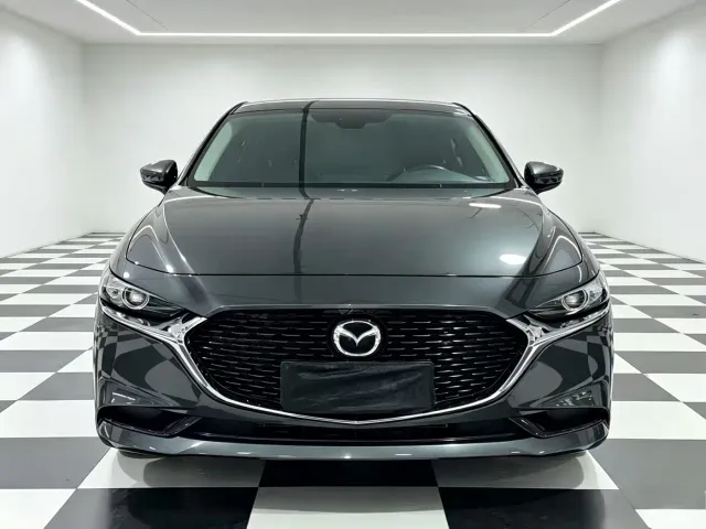 Mazda Axela — Фото автомобиля 2