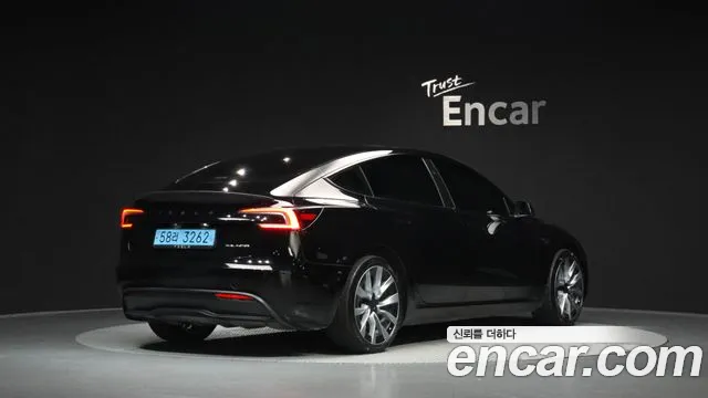 Tesla Model 3 — Фото автомобиля 2