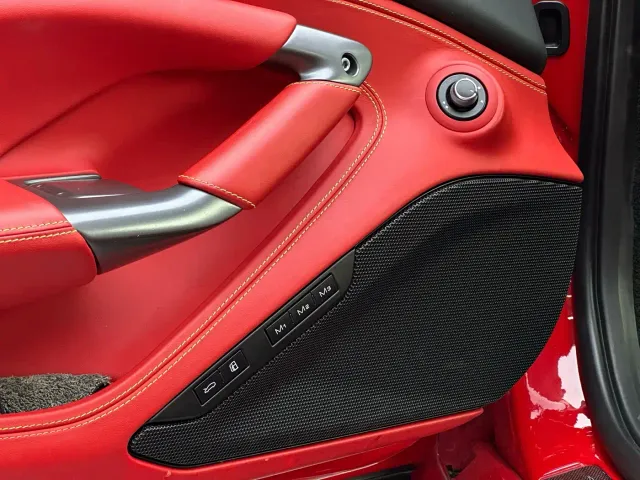 Ferrari F8 — Фото автомобиля 9