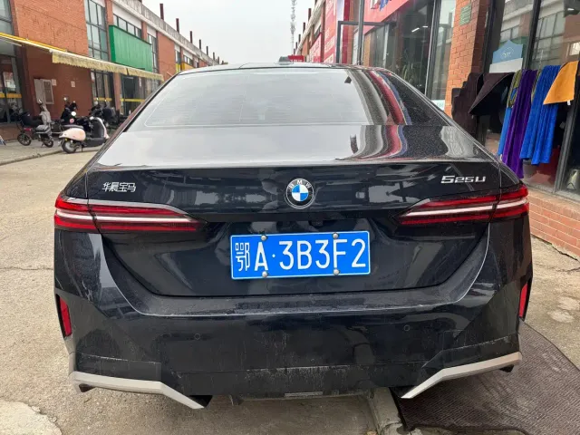 BMW 5 Series — Фото автомобиля 6