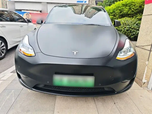 Tesla Model Y — Фото автомобиля 2