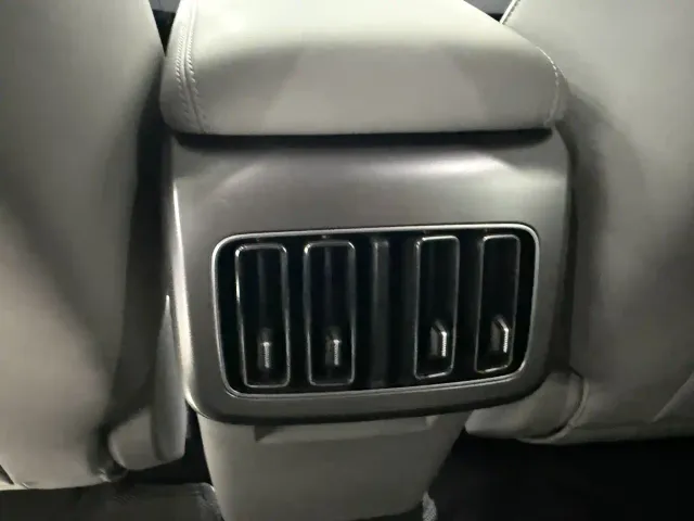 BYD Song Ultra — Фото автомобиля 12