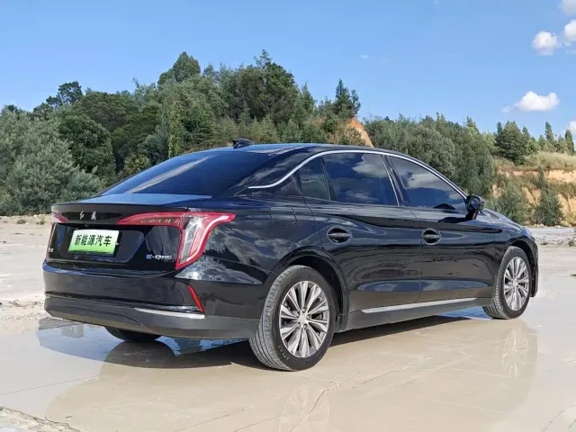 Hongqi E-QM5 — Фото автомобиля 8