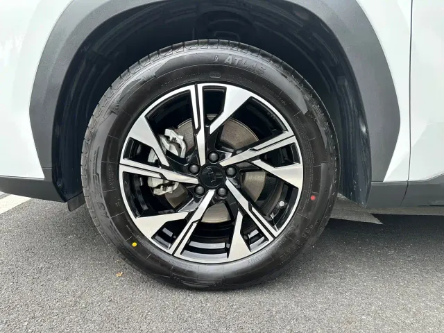 Geely Boyue L — Фото автомобиля 23