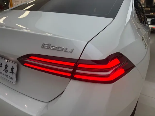 BMW 5 Series — Фото автомобиля 12