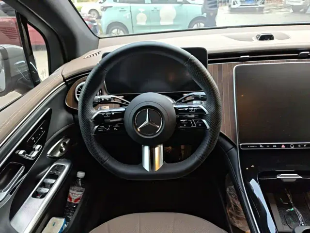 Mercedes-Benz EQE SUV — Фото автомобиля 10