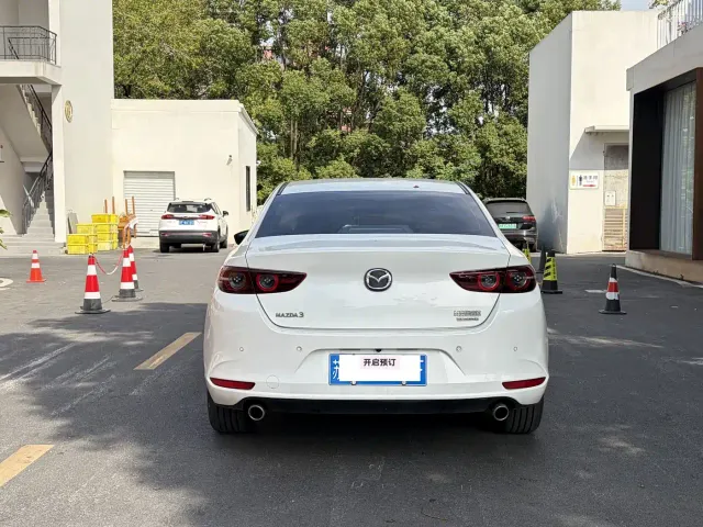 Mazda Axela — Фото автомобиля 8