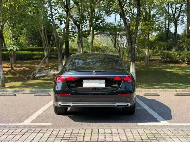 Mercedes-Benz E-Class — Фото автомобиля 8