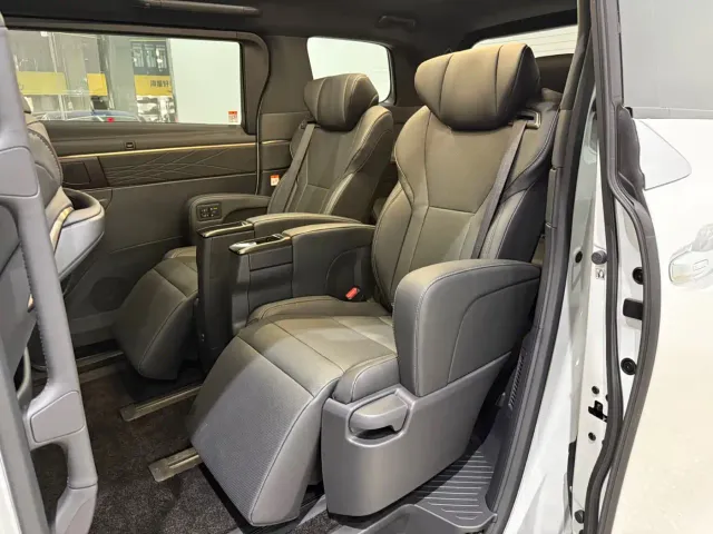 Toyota Alphard — Фото автомобиля 6
