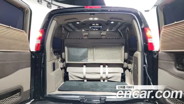Chevrolet Express Van — Фото автомобиля 20