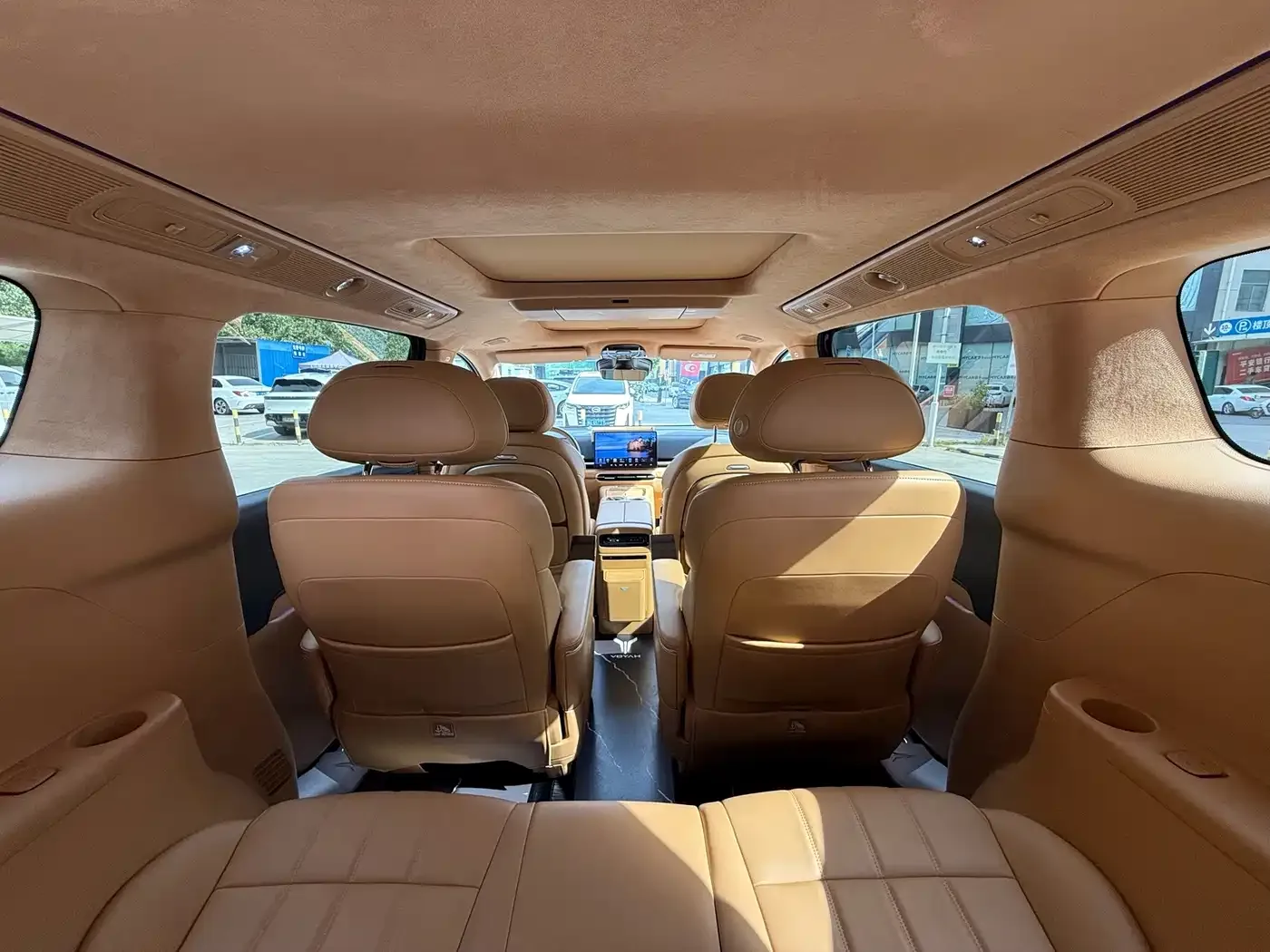 Voyah Auto Voyah Dreamer 2025 Model PHEV 4WD Premium QianKun Edition — Фото автомобиля 10