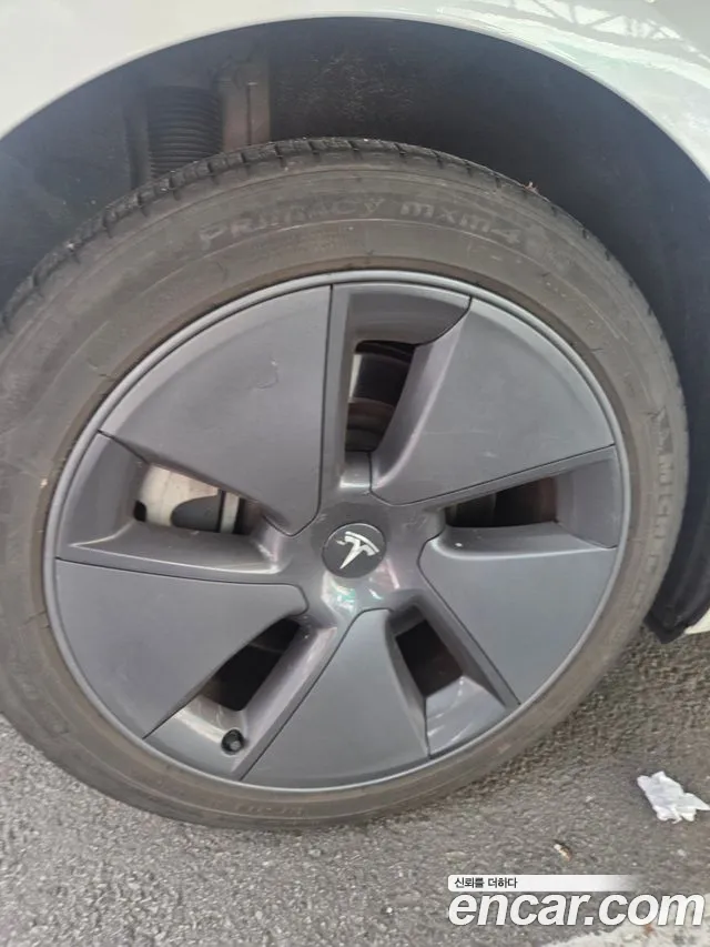 Tesla Model 3 — Фото автомобиля 3