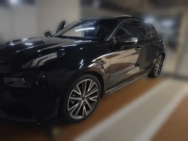 Фотография автомобиля — Lynk & Co 02 Hatchback