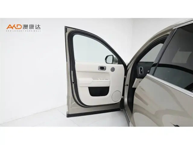 Li Auto L8 — Фото автомобиля 11