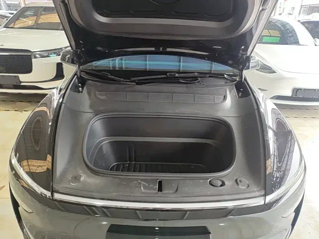 Tesla Model Y — Фото автомобиля 19