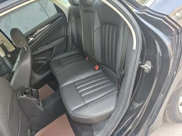 Volkswagen Passat — Фото автомобиля 16