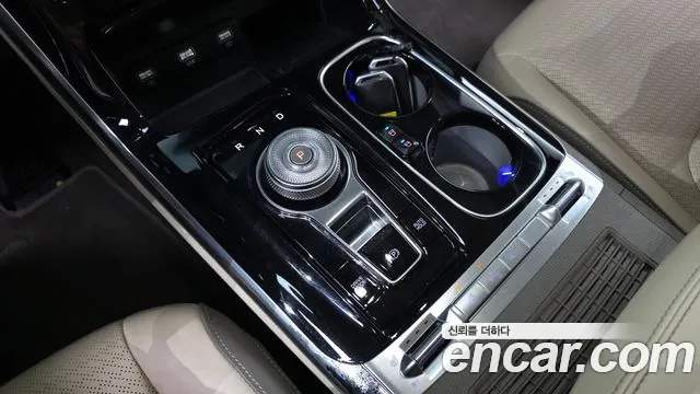 Kia Carnival Generation 4 — Фото автомобиля 9