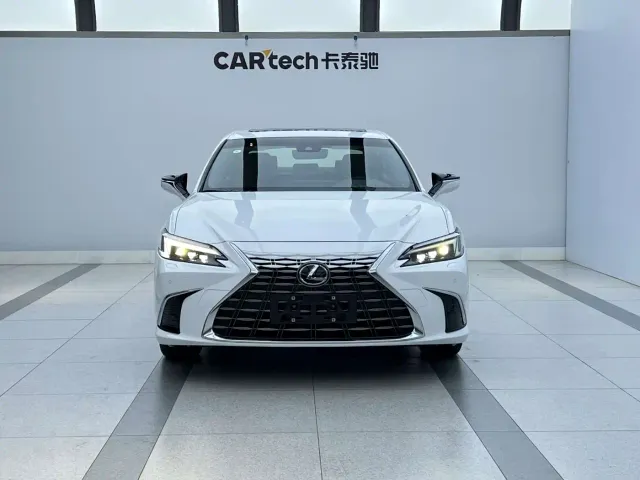 Lexus ES — Фото автомобиля 2