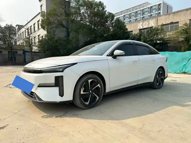 Фотография автомобиля — Geely Galaxy L6