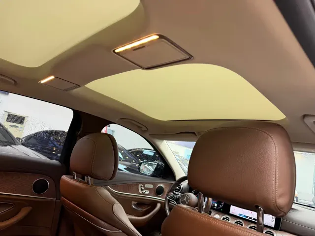 Mercedes-Benz E-Class — Фото автомобиля 11