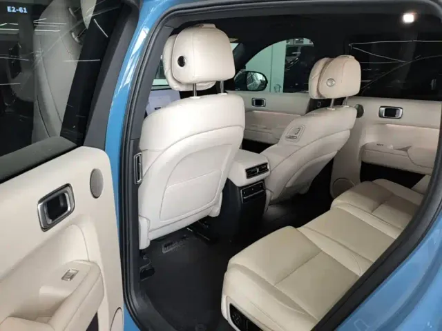 Li Auto L7 — Фото автомобиля 16