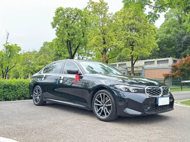 Фотография автомобиля — BMW 3 Series