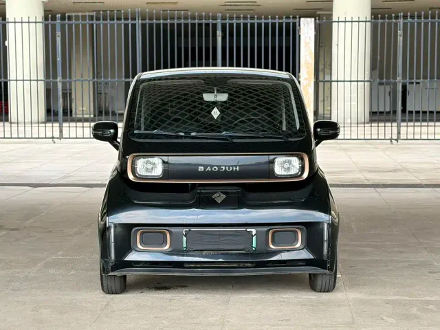 Baojun KiWi EV — Фото автомобиля 2