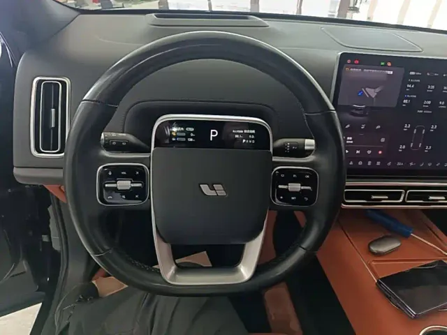 Li Auto L8 — Фото автомобиля 10