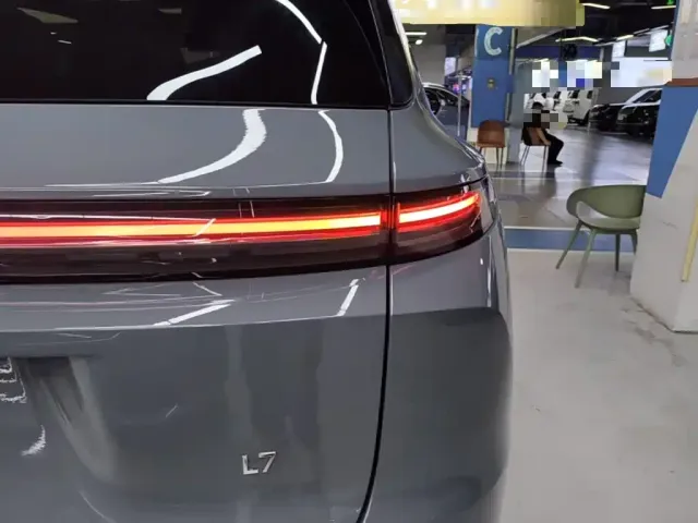 Li Auto L7 — Фото автомобиля 7