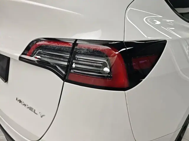 Tesla Model Y — Фото автомобиля 7