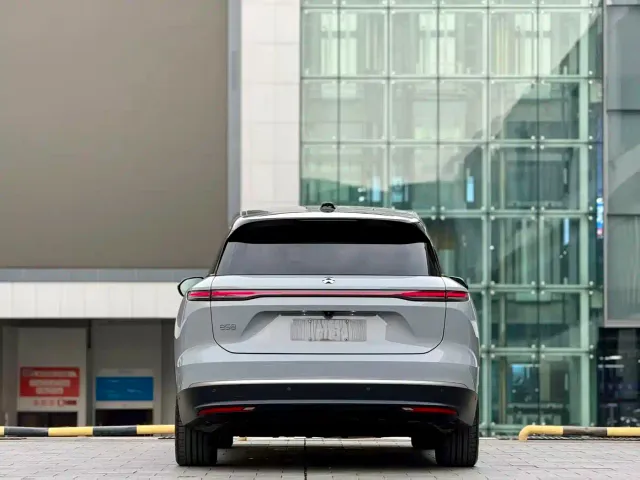Nio ES8 — Фото автомобиля 17