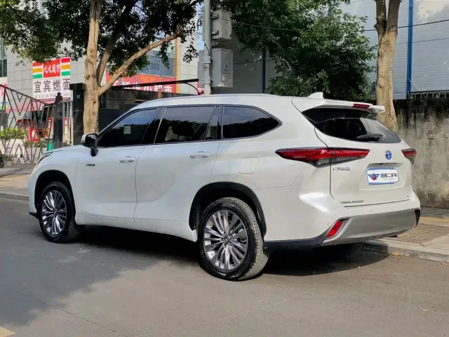 Toyota Highlander — Фото автомобиля 4