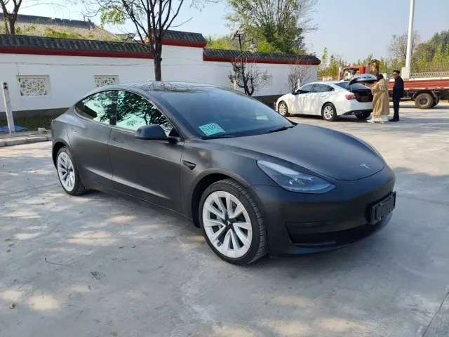 Tesla Model 3 — Фото автомобиля 3